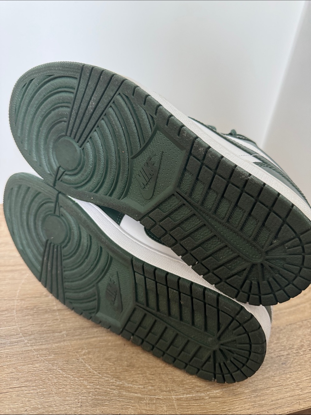 Jordan 1 Low WMNs Galactic Jade - Picture 4 of 4